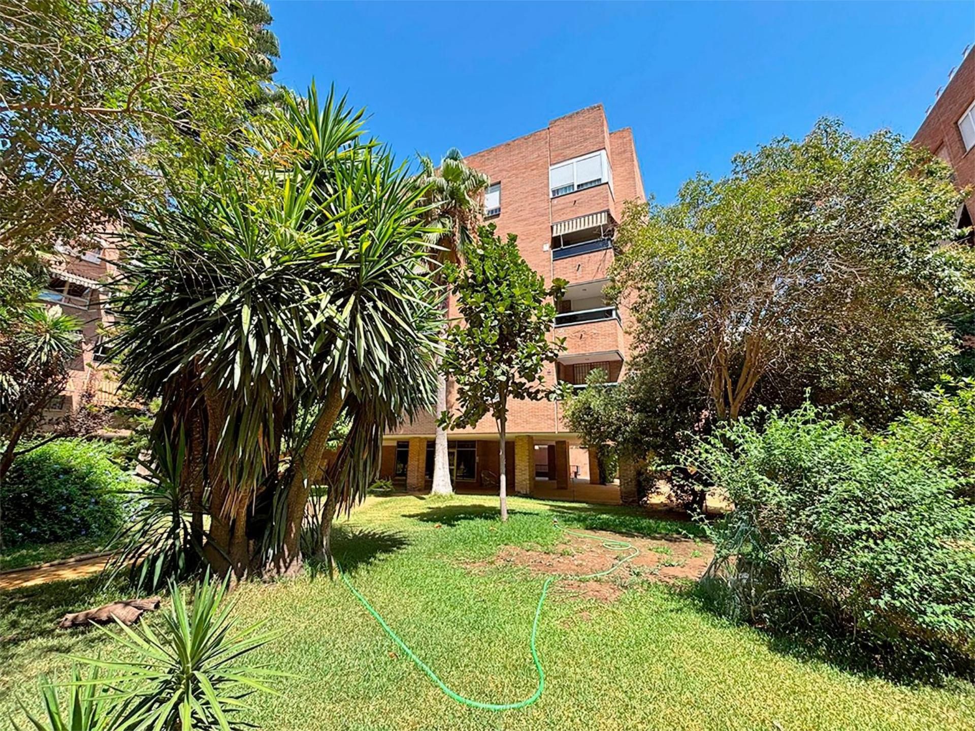 Exterior view of Flat for sale in  Sevilla Capital  with Air Conditioner, Heating and Private garden