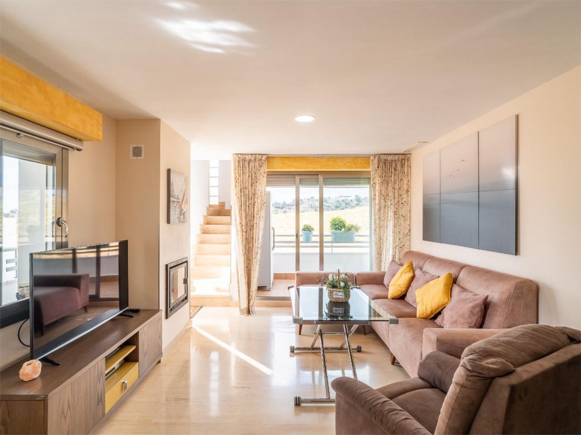 Sala d'estar de Pis en venda en Mijas amb Aire condicionat, Terrassa i Piscina