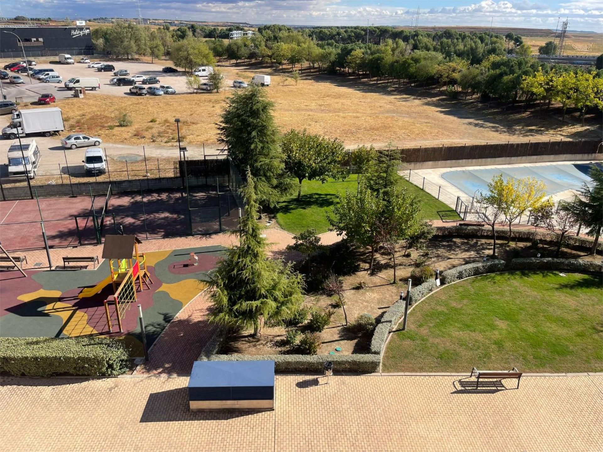 Swimming pool of Apartment for sale in Fuenlabrada