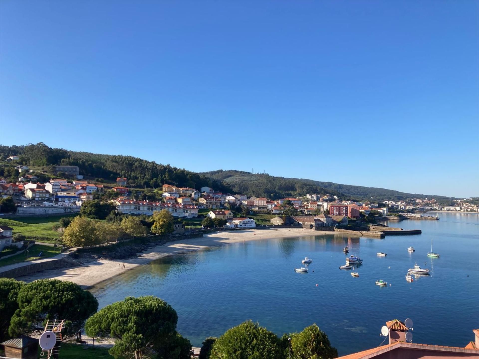 Vista exterior de Pis en venda en Corcubión amb Calefacció, Parquet i Terrassa