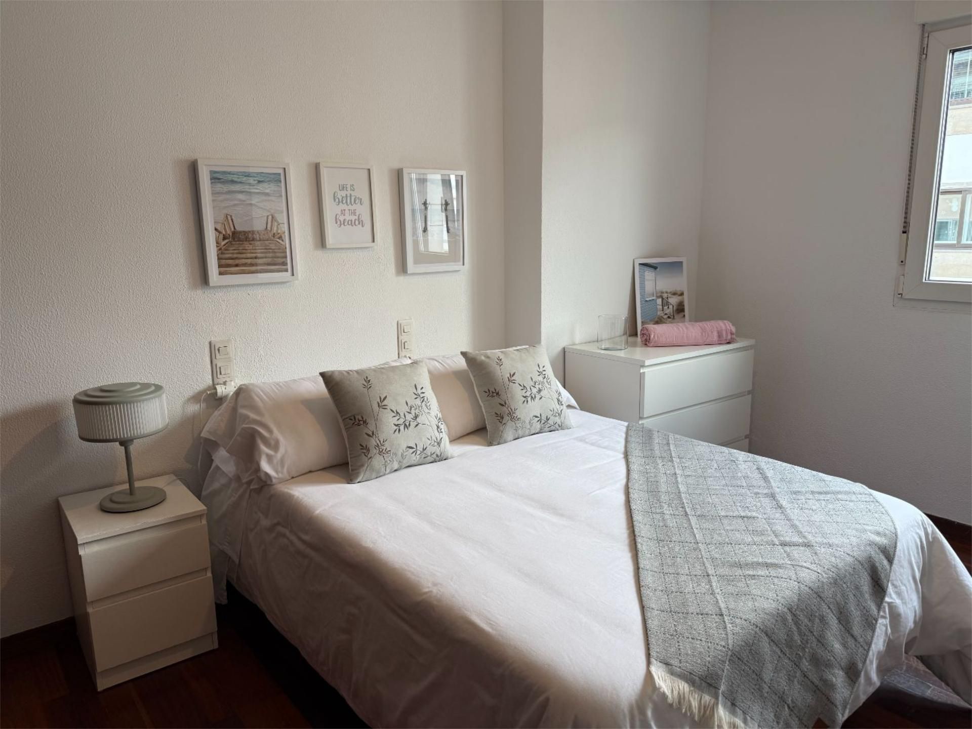 Pis per a compartir a Rúa de Santo Domingo de la Calzada, 1, Ensanche - Sar Dormitori de Pis per a compartir en Santiago de Compostela  amb Calefacció, Parquet i Moblat