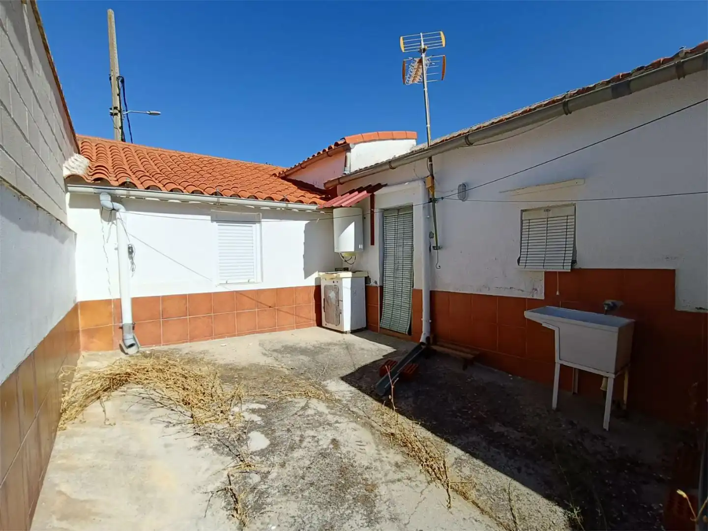 Vista exterior de Casa adosada en venda en Las Herencias