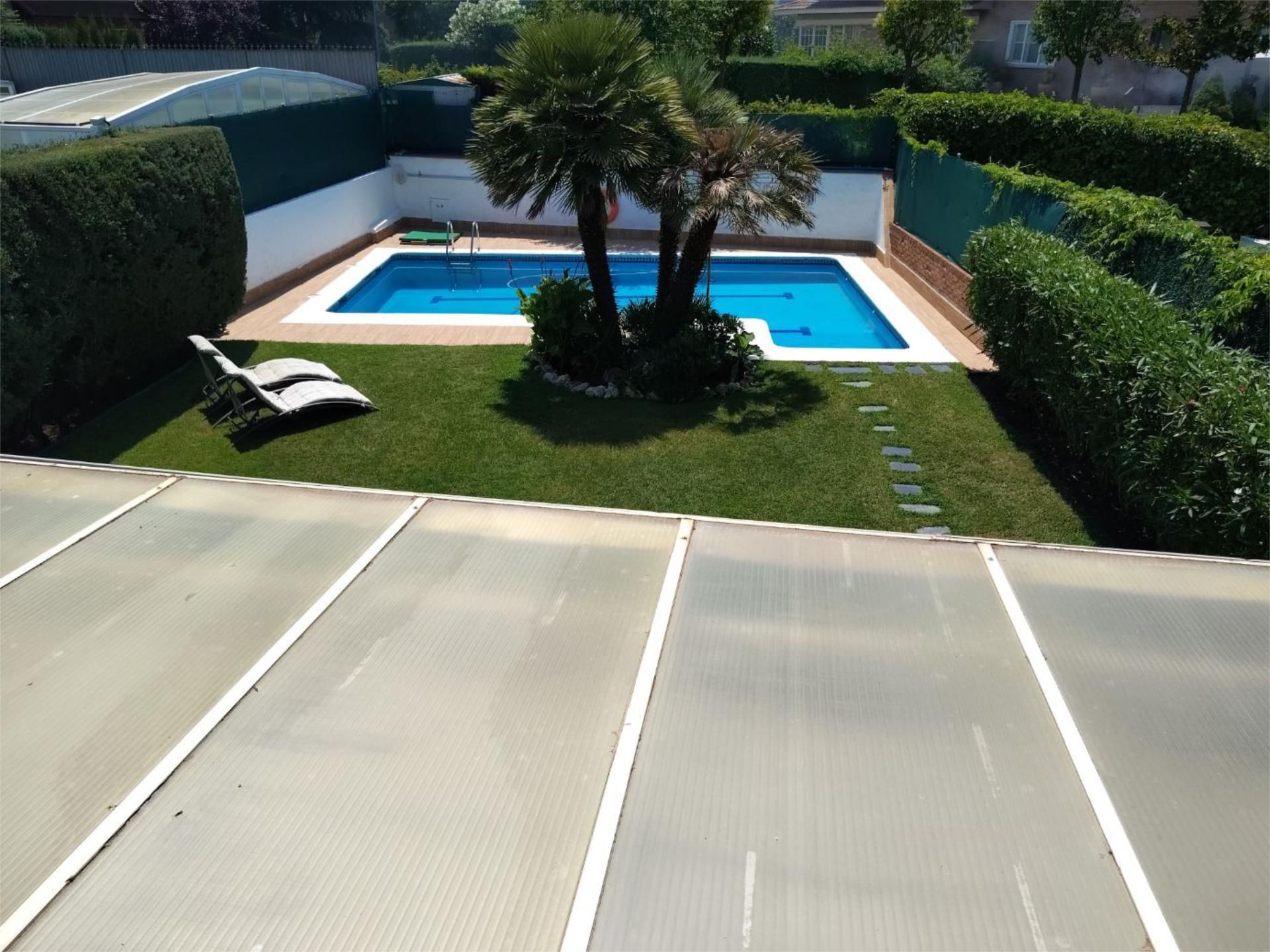 Swimming pool of Flat for sale in Pozuelo de Alarcón  with Heating, Private garden and Parquet flooring