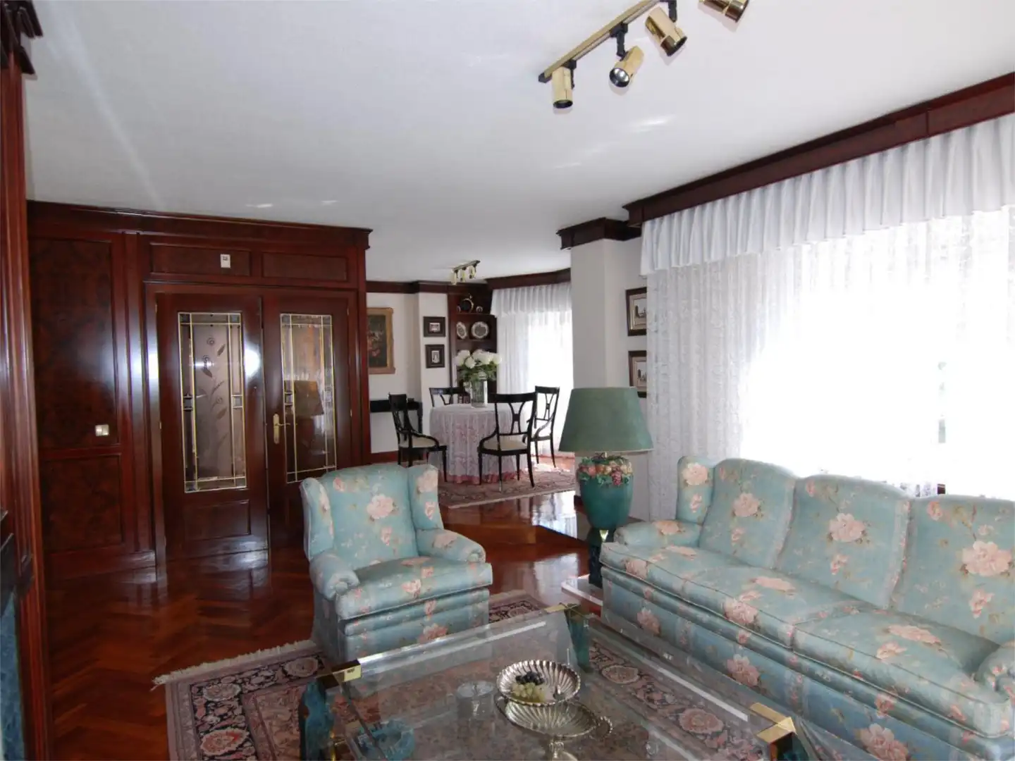 Casa o xalet en venda a Norte Sala d'estar de Casa o xalet en venda en Pozuelo de Alarcón amb Calefacció, Jardí privat i Parquet