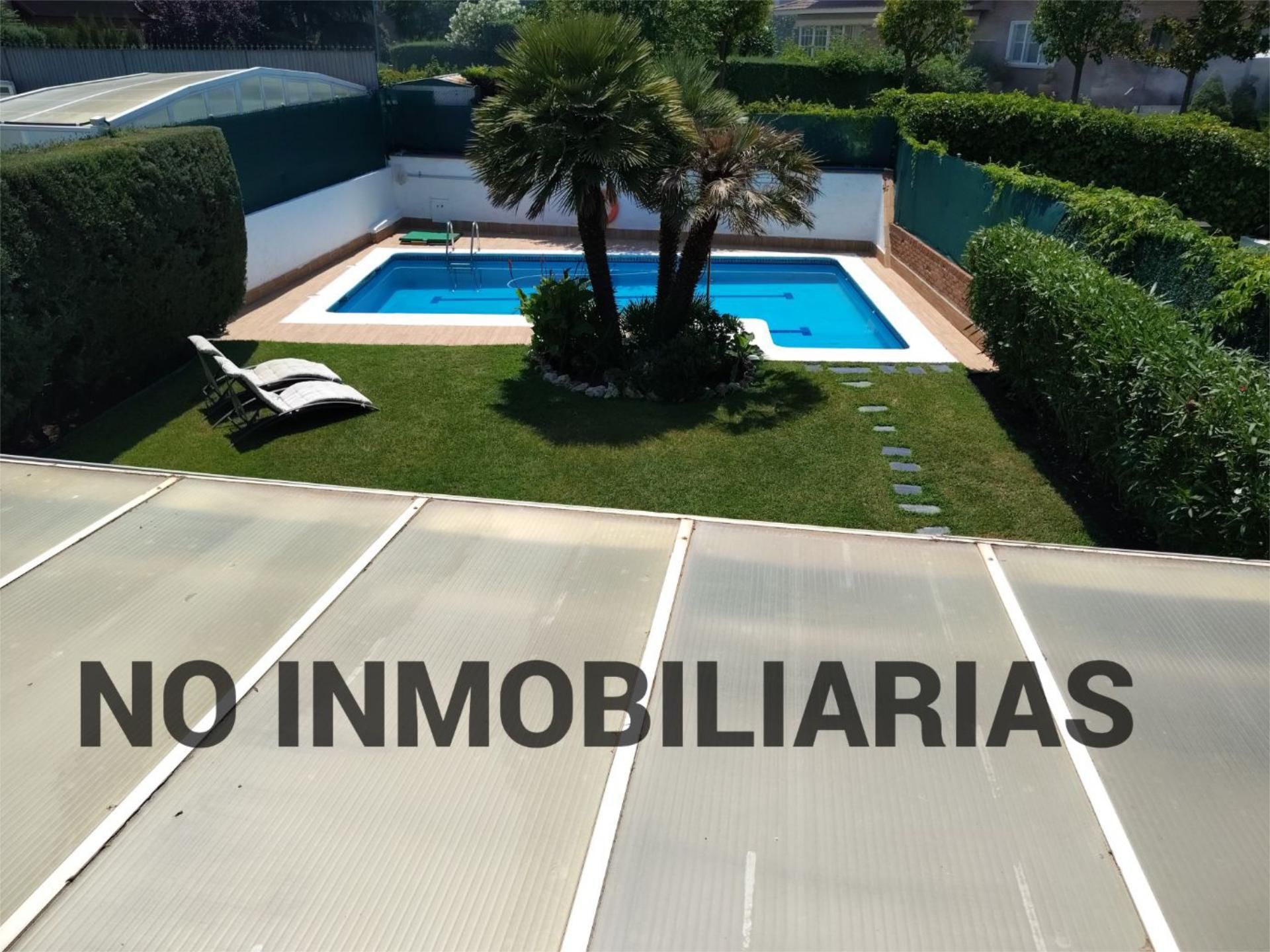 Swimming pool of Flat for sale in Pozuelo de Alarcón  with Heating, Private garden and Parquet flooring