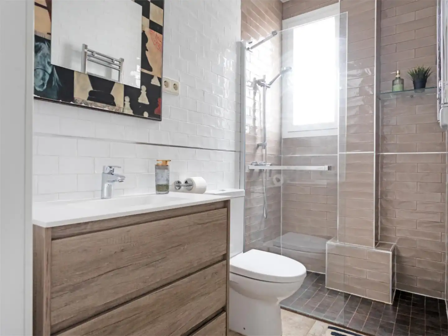 Flat for rent in Paseo de la Infanta Isabel, 13, Jerónimos Bathroom of Flat for rent in Madrid with Air Conditioner, Heating and Parquet flooring