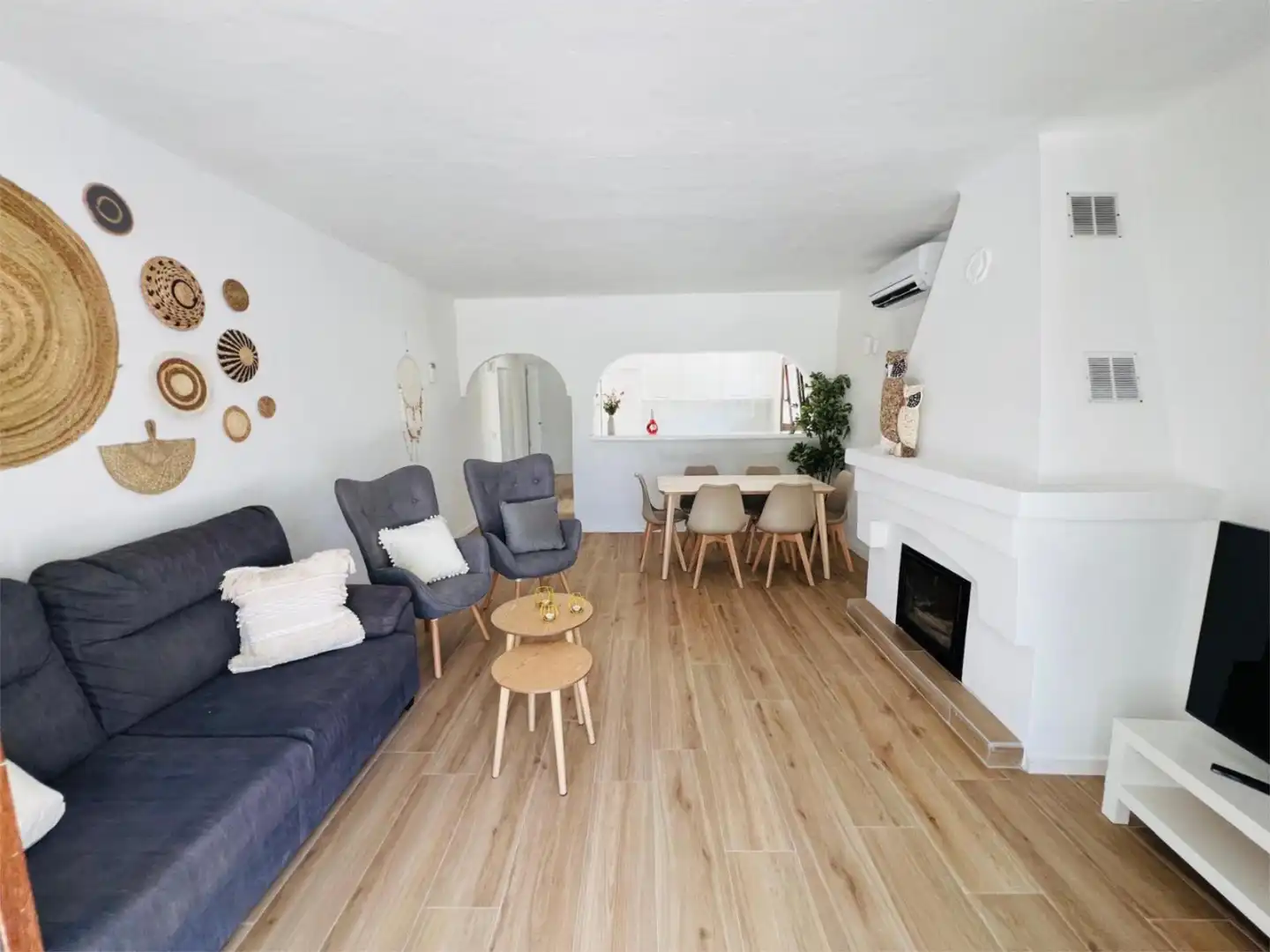 Sala de estar de Piso de alquiler en Sant Josep de sa Talaia con Aire acondicionado, Calefacción y Jardín privado