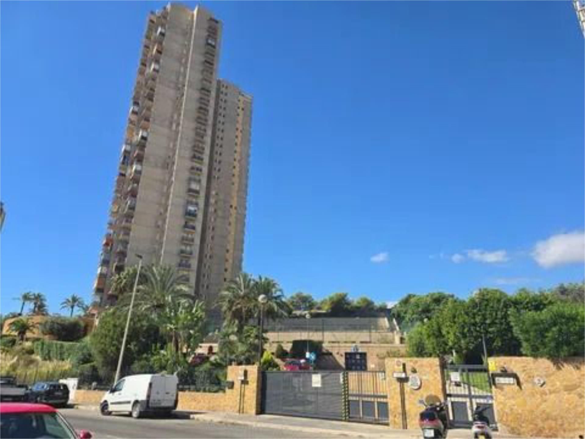 Flat for sale in Calle Presidente Adolfo Suárez, 2, Via Parque Exterior view of Flat for sale in Benidorm with Private garden, Swimming Pool and Furnished