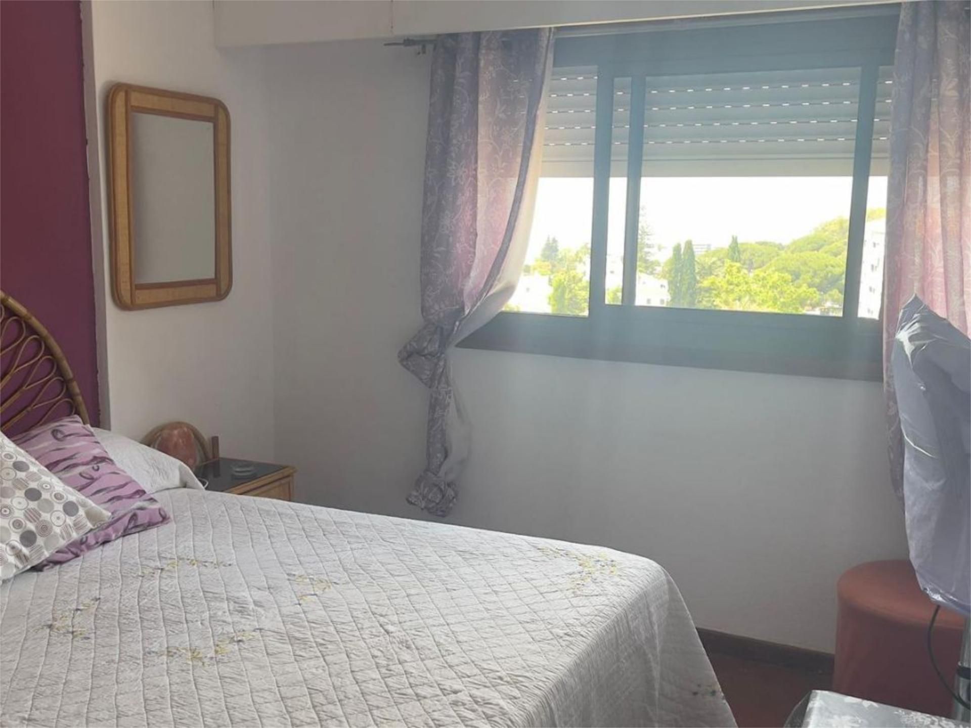 Estudi per a compartir a Avenida las Palmeras, 20, Huerta Belón - Calvario Dormitori de Estudi per a compartir en Marbella amb Aire condicionat, Calefacció i Terrassa