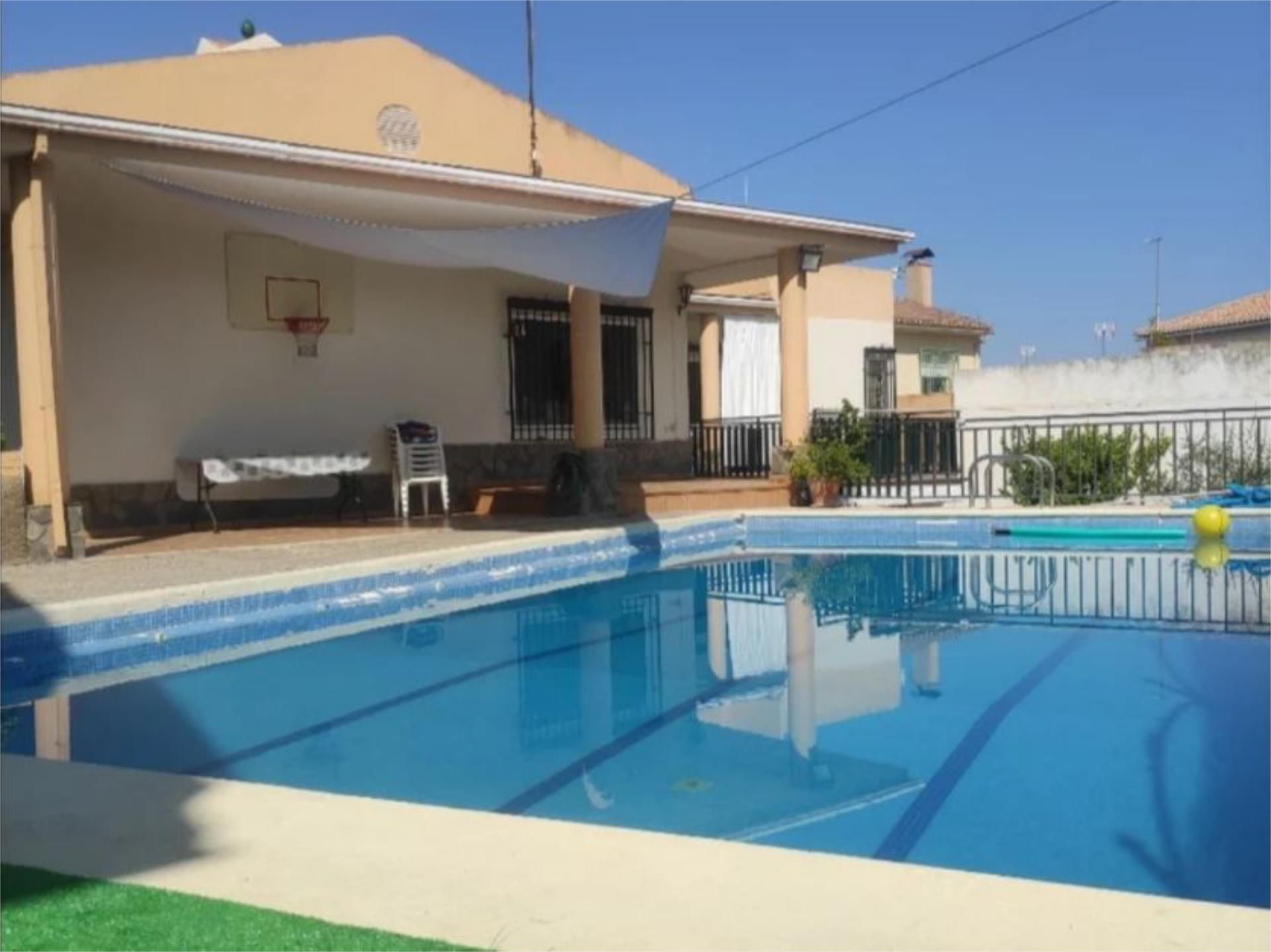 Flat for sale in Calle Calvario, 27, La Zubia Ciudad Swimming pool of Flat for sale in La Zubia with Air Conditioner, Heating and Private garden
