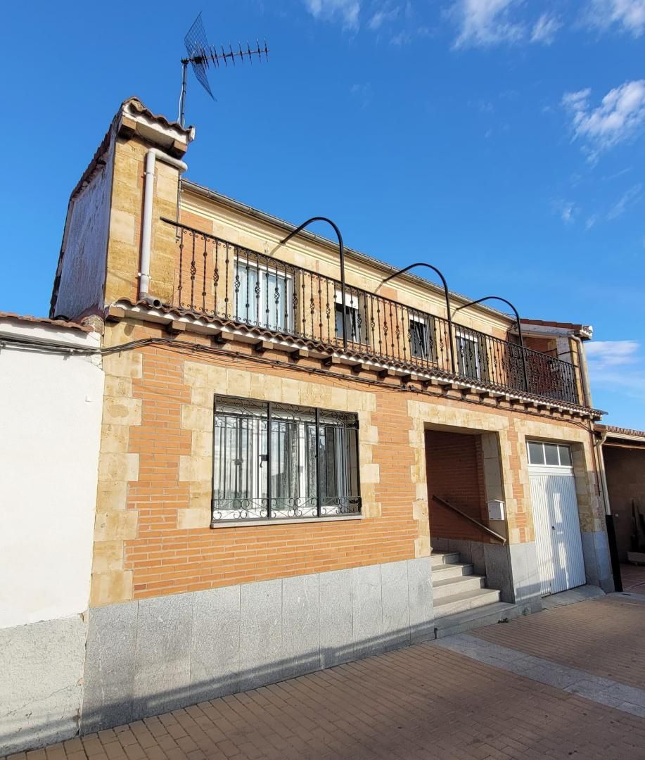 Vista exterior de Casa o chalet en venta en Morales del Vino con Terraza y Balcón