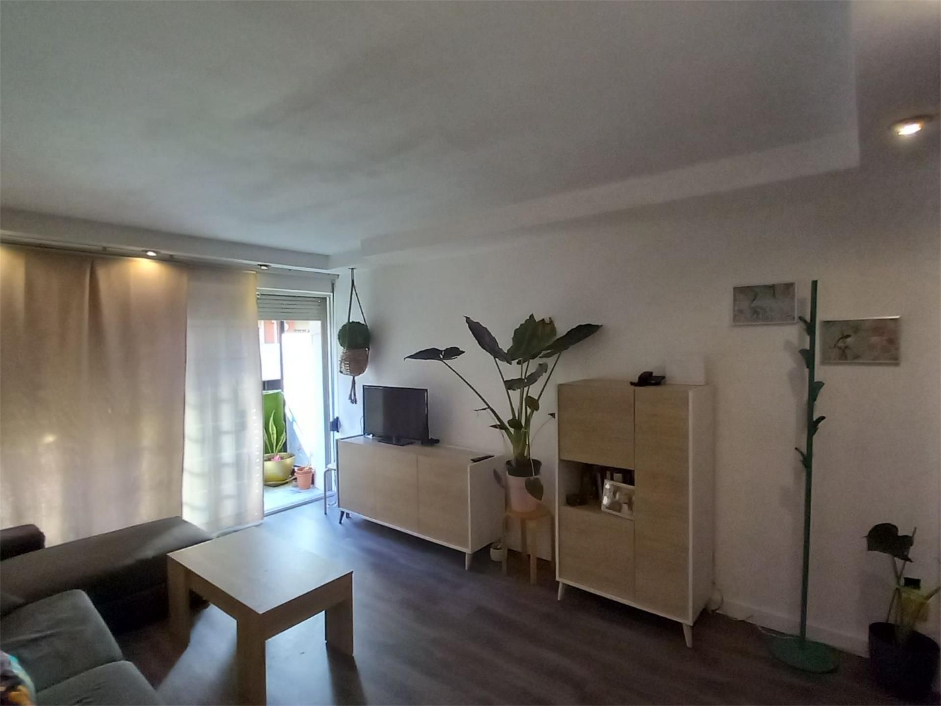 Living room of Flat to share in Cerdanyola del Vallès  with Heating, Parquet flooring and Furnished