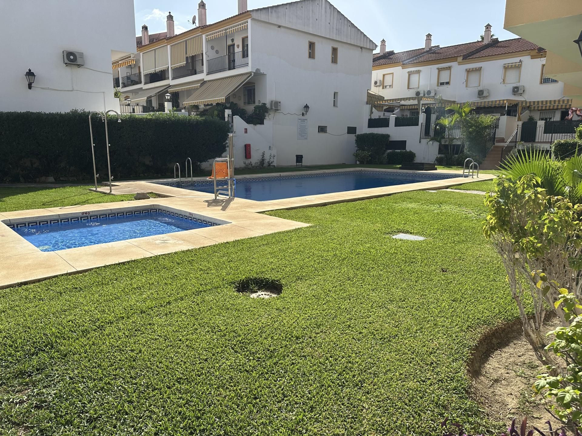 Single-family semi-detached for sale in Calle Océano Atlántico, 67, Jardines de Alhaurín - Huerta Alta - Fuensanguínea Swimming pool of Single-family semi-detached for sale in Alhaurín de la Torre  with Air Conditioner, Terrace and Swimming Pool