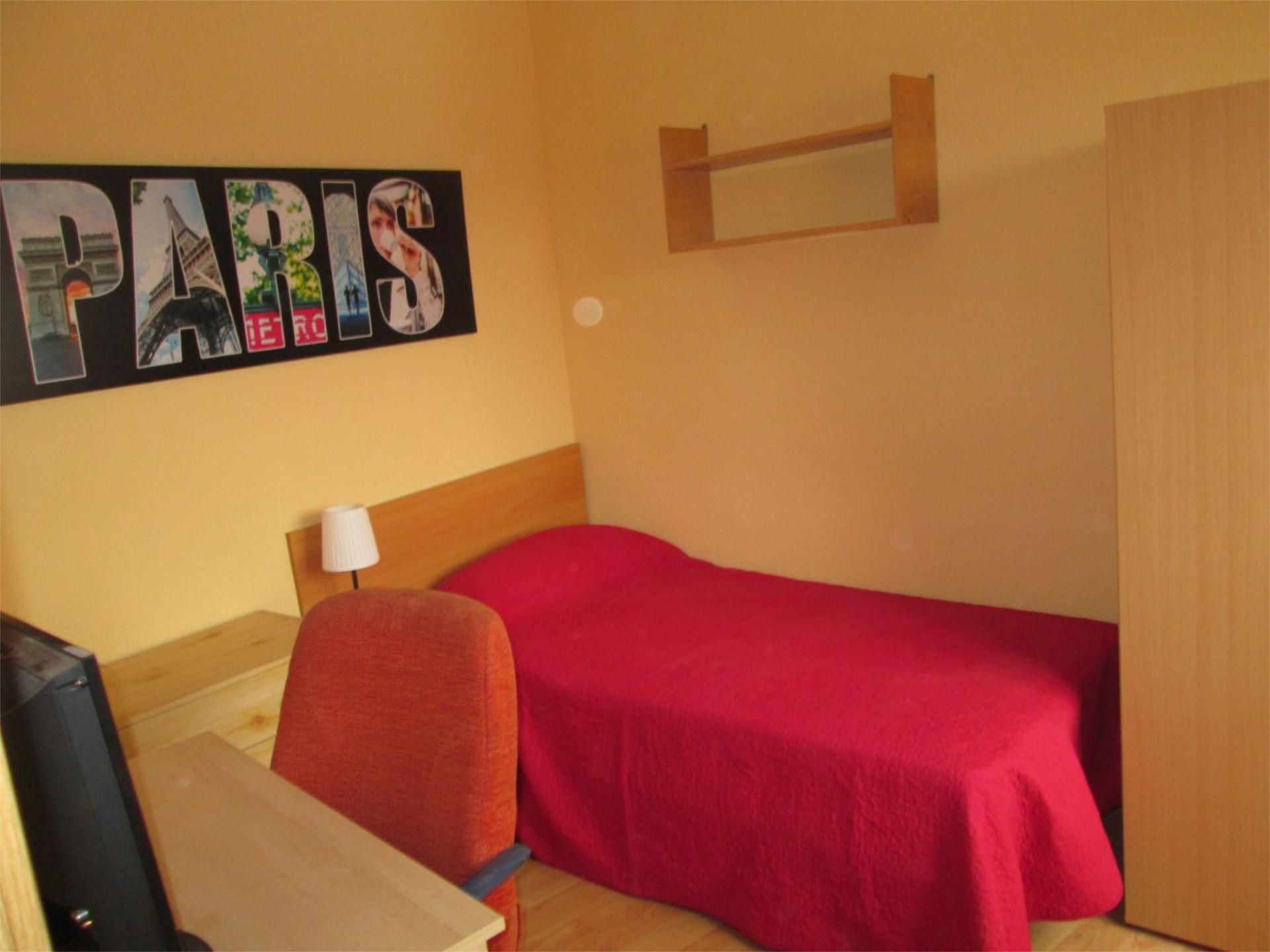 Bedroom of Flat to share in Pinto  with Air Conditioner, Heating and Parquet flooring