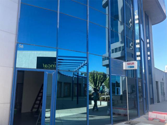 Local comercial en Alquiler en C / Astronomia, 1 en San Jerónimo - La Bachillera