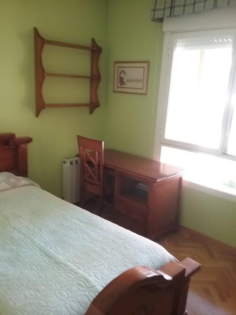 Casa adosada per a compartir a Calle Doctor José María Poveda, 6, Fontenebro - Altavista Dormitori de Casa adosada per a compartir en Collado Villalba amb Calefacció, Jardí privat i Parquet