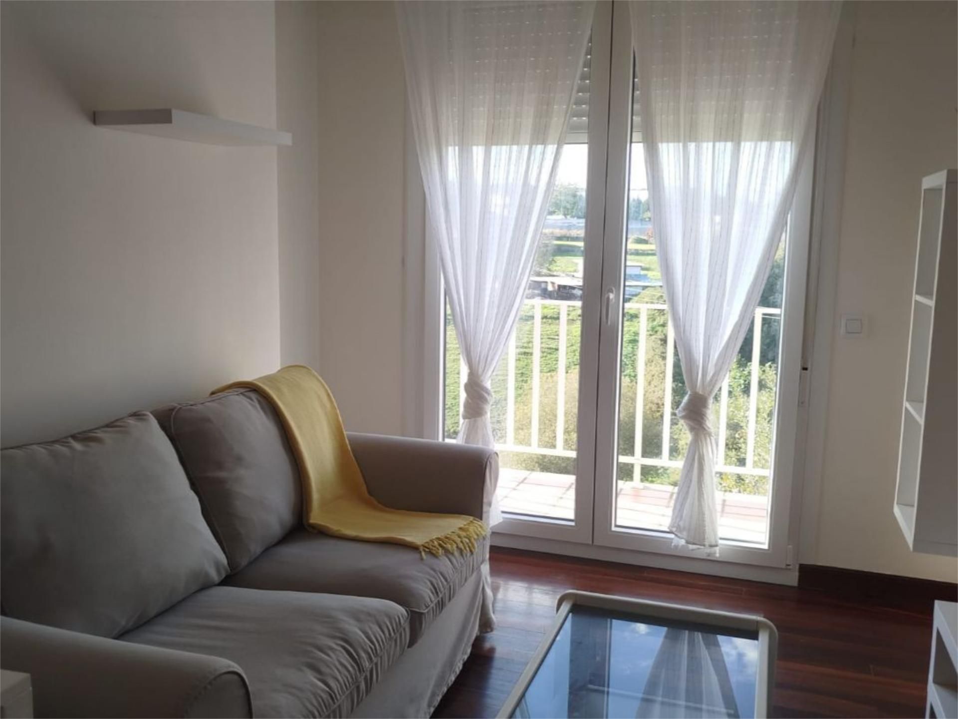 Living room of Apartment to rent in Bárcena de Cicero  with Heating, Parquet flooring and Furnished