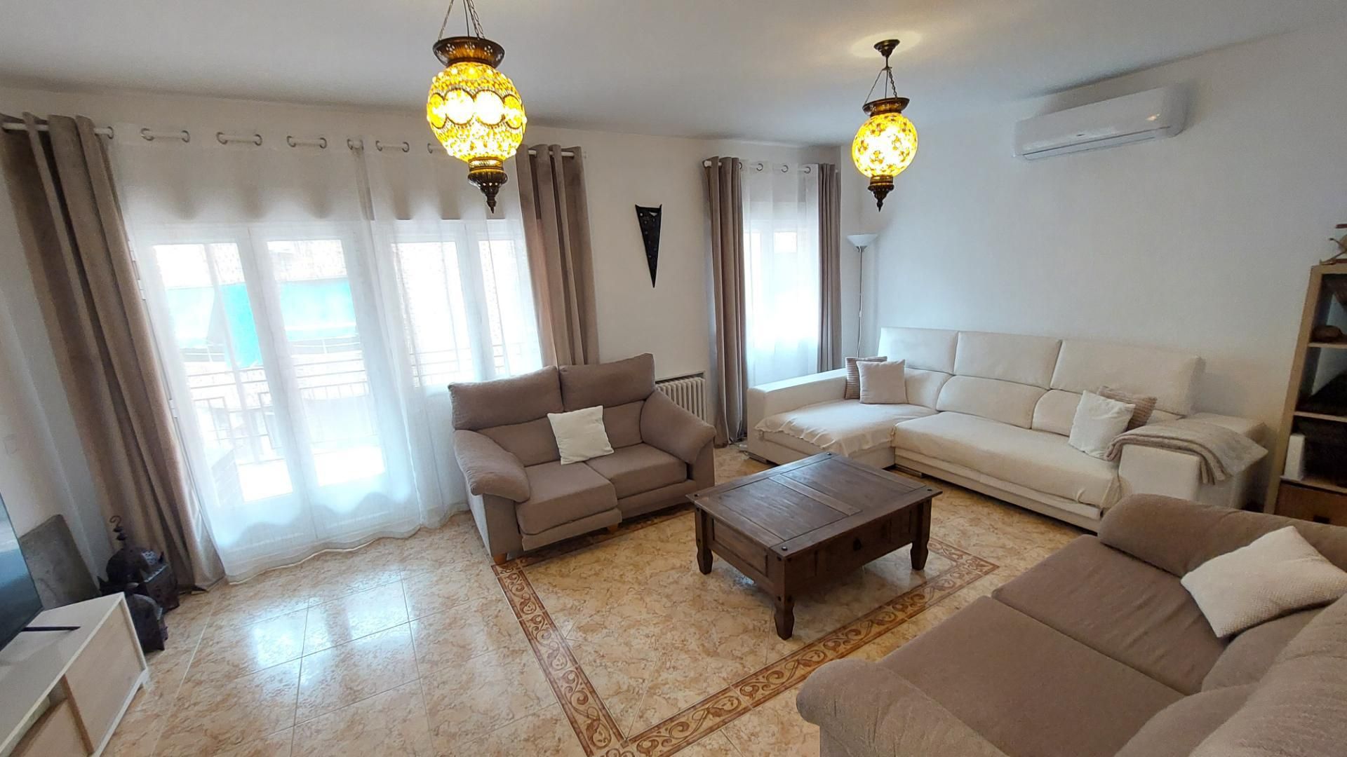 Sala d'estar de Pis en venda en Getafe amb Aire condicionat i Terrassa