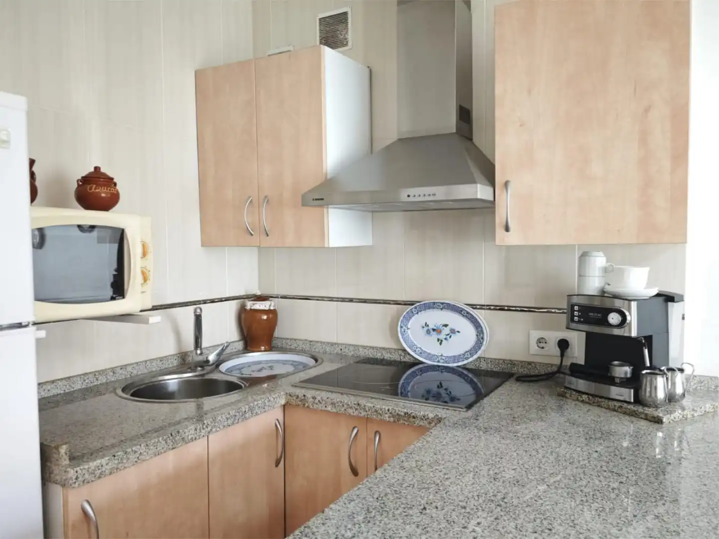 Ground floor for sale in Urbanización Manilva Beach, 23, Alcorrín Kitchen of Ground floor for sale in Manilva with Terrace, Swimming Pool and Balcony