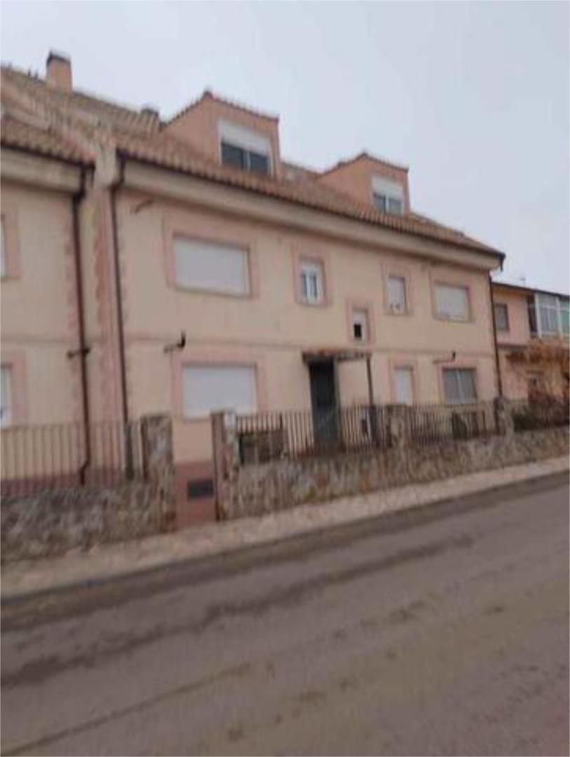 Dachboden zum verkauf in Uceda Außenansicht von Dachboden zum verkauf in Uceda mit Heizung, Terrasse und Abstellraum