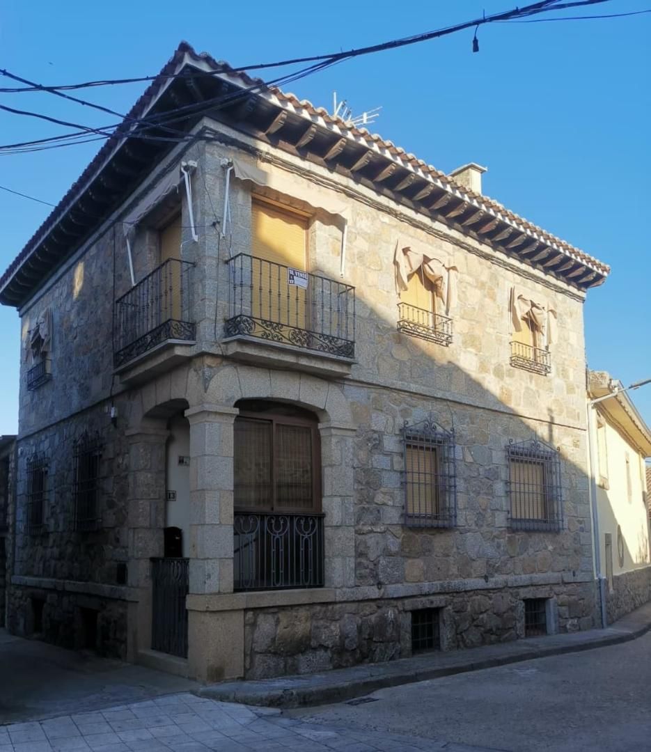 Vista exterior de Casa o xalet en venda en Sotillo de las Palomas amb Aire condicionat, Calefacció i Jardí privat