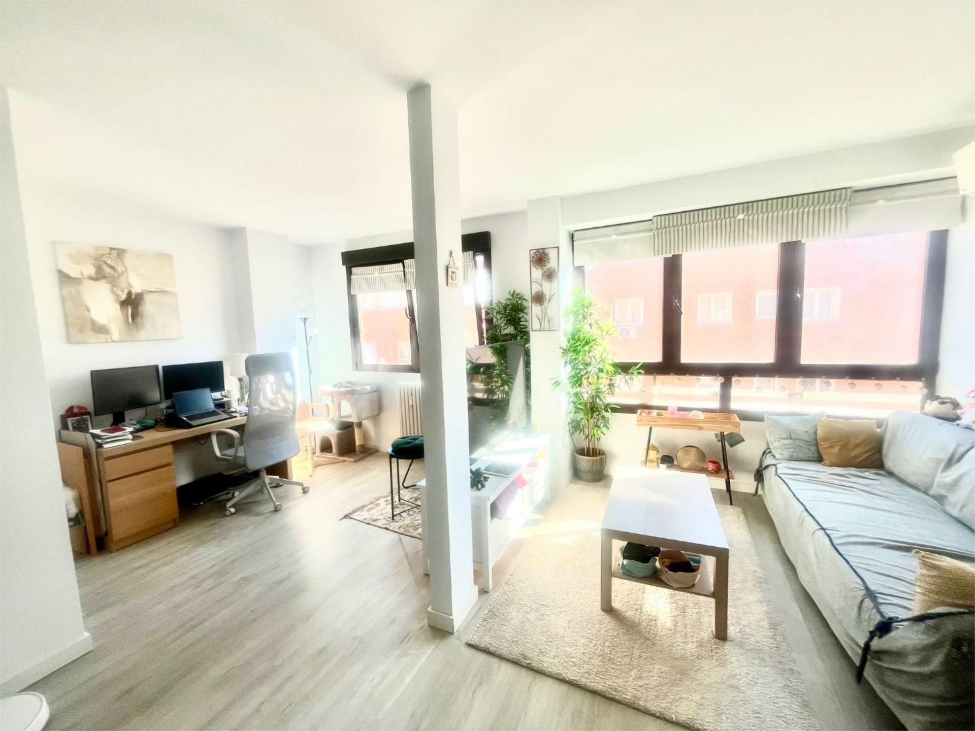 Flat to rent in Calle de Ramón de Santillán, 15,  Madrid Capital Living room of Flat to rent in  Madrid Capital  with Air Conditioner