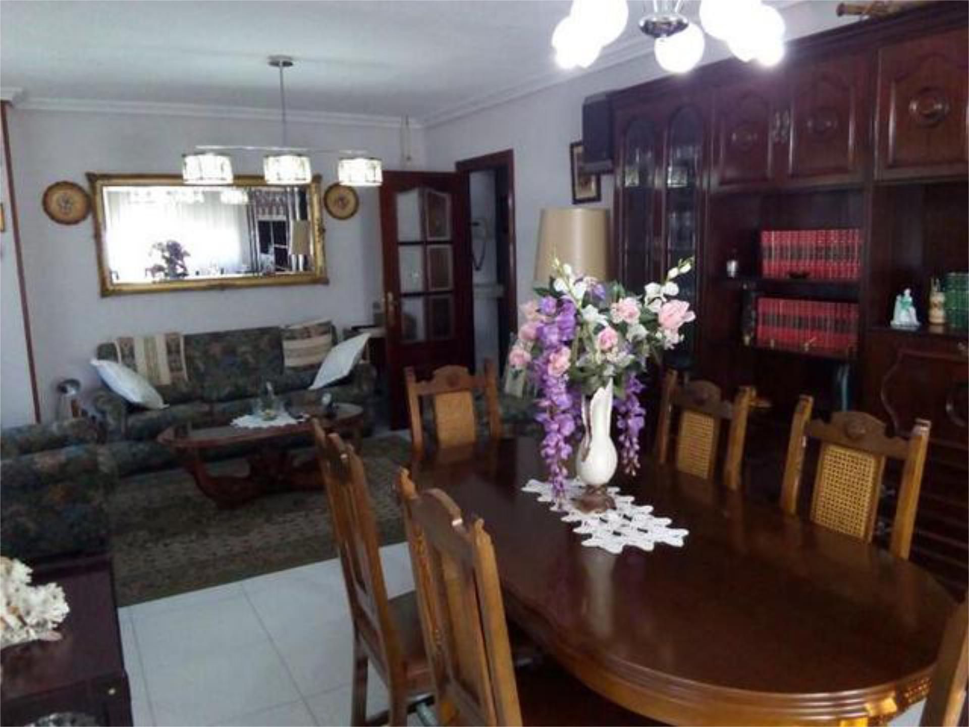 Comedor de Piso de alquiler en Salamanca Capital con Calefacción, Terraza y Amueblado