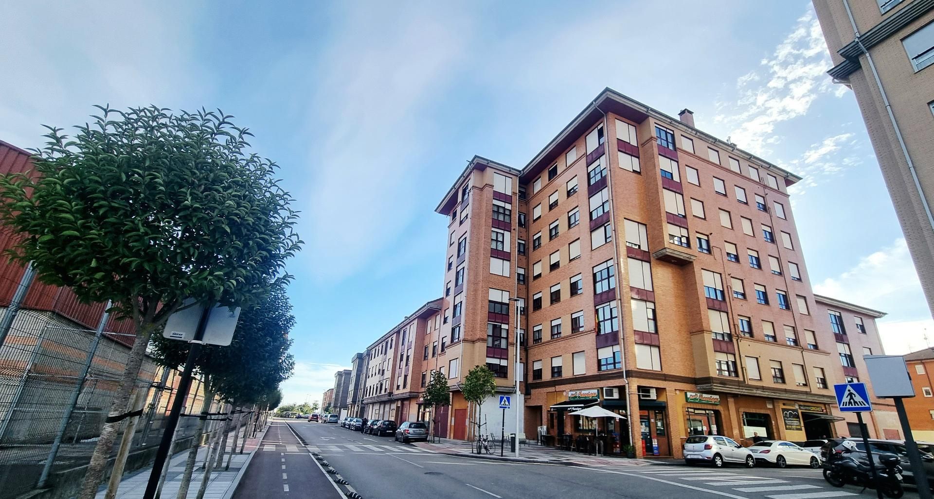 Piso en venta en Calle Santa Isabel, 18, Lugones Vista exterior de Piso en venta en Siero