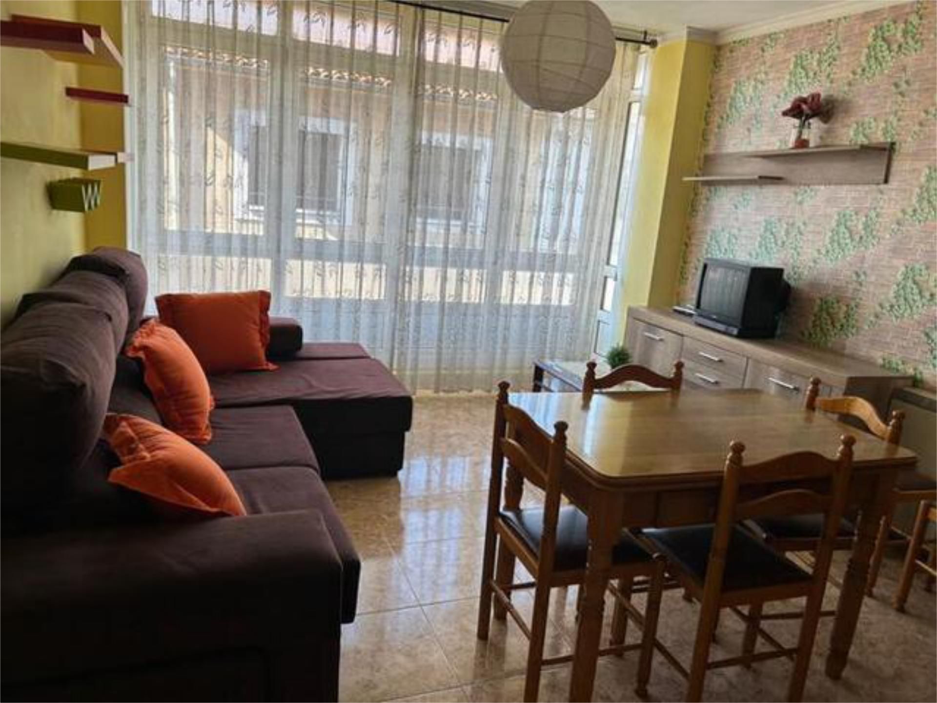 Sala d'estar de Apartament de lloguer en Grado amb Moblat