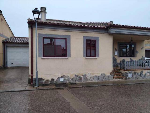 Casa adosada en Venta en La Fuente de San Esteban