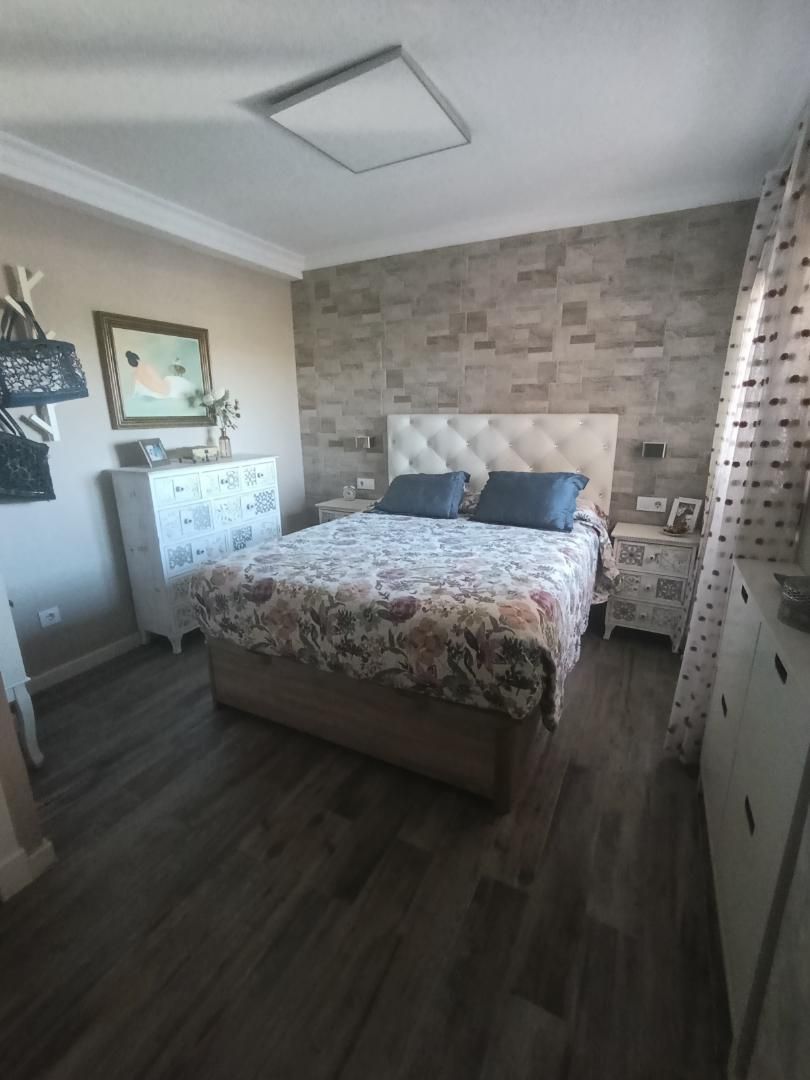 Piso en venta en Plaza de Neptuno, 13, Barriada de Andalucía - Ardila Habitación de Piso en venta en San Fernando con Aire acondicionado