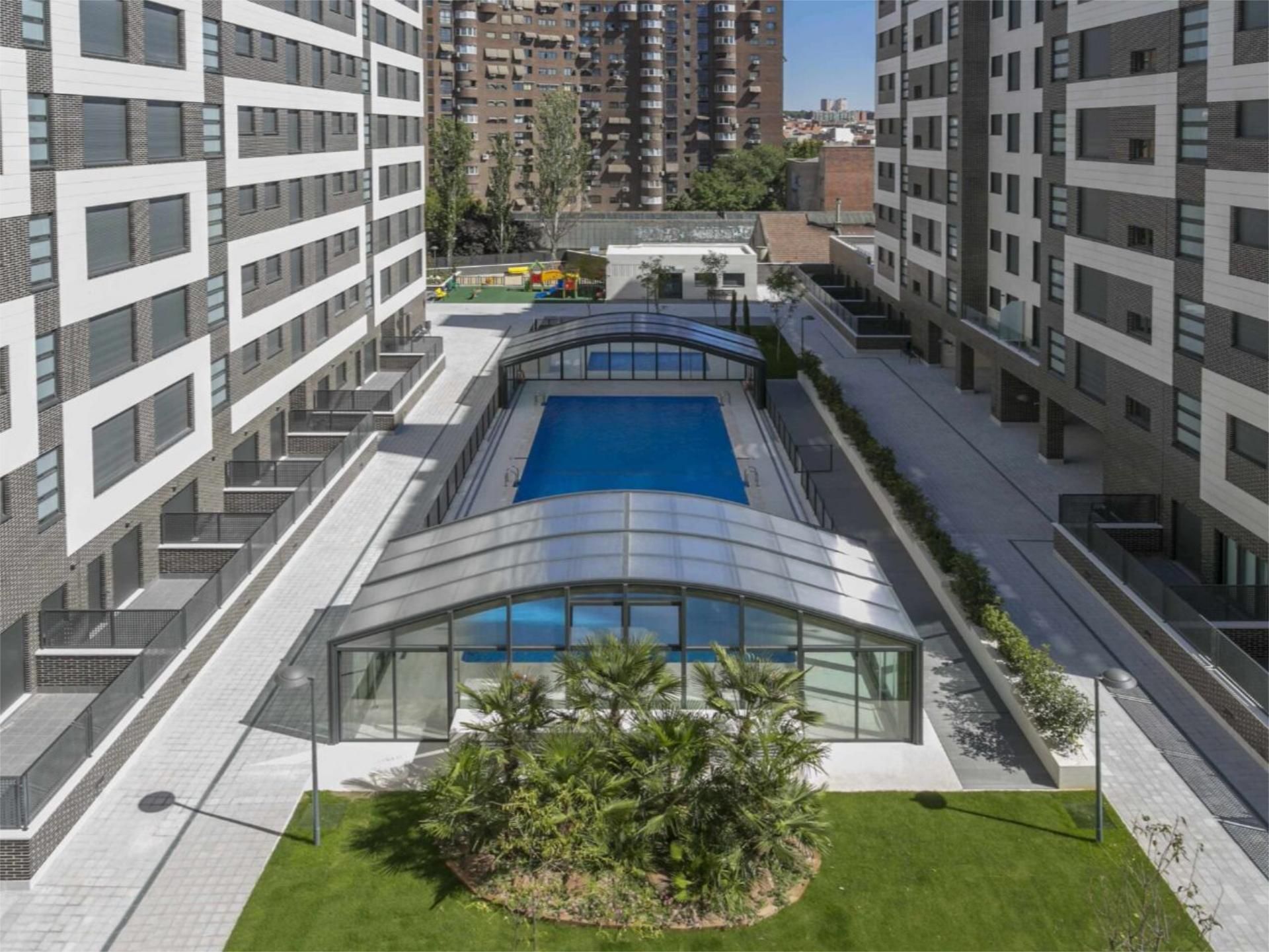 Piso en venta en Calle de Carlos y Guillermo Fernández Shaw, 1, Adelfas Piscina de Piso en venta en  Madrid Capital con Aire acondicionado, Calefacción y Parquet