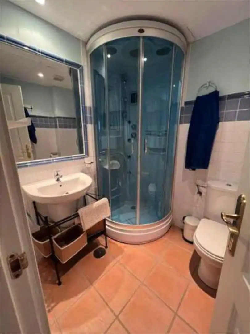 Badezimmer von Wohnung zum Verkauf in Islantilla mit Heizung, Privatgarten und Terrasse