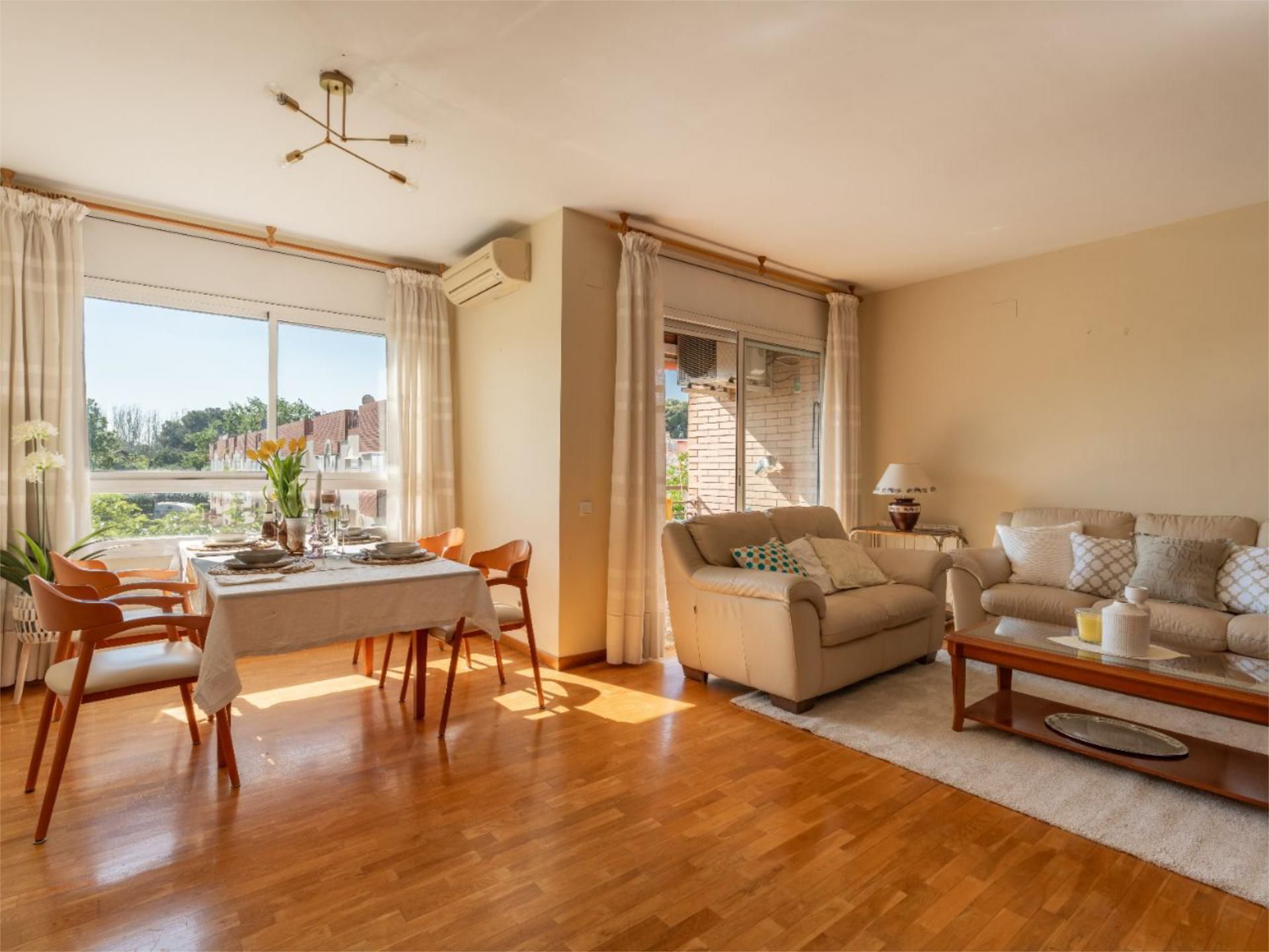 Flat for sale in Carrer Dels Arenys, 5, Can Bou Living room of Flat for sale in Castelldefels  with Air Conditioner, Terrace and Balcony