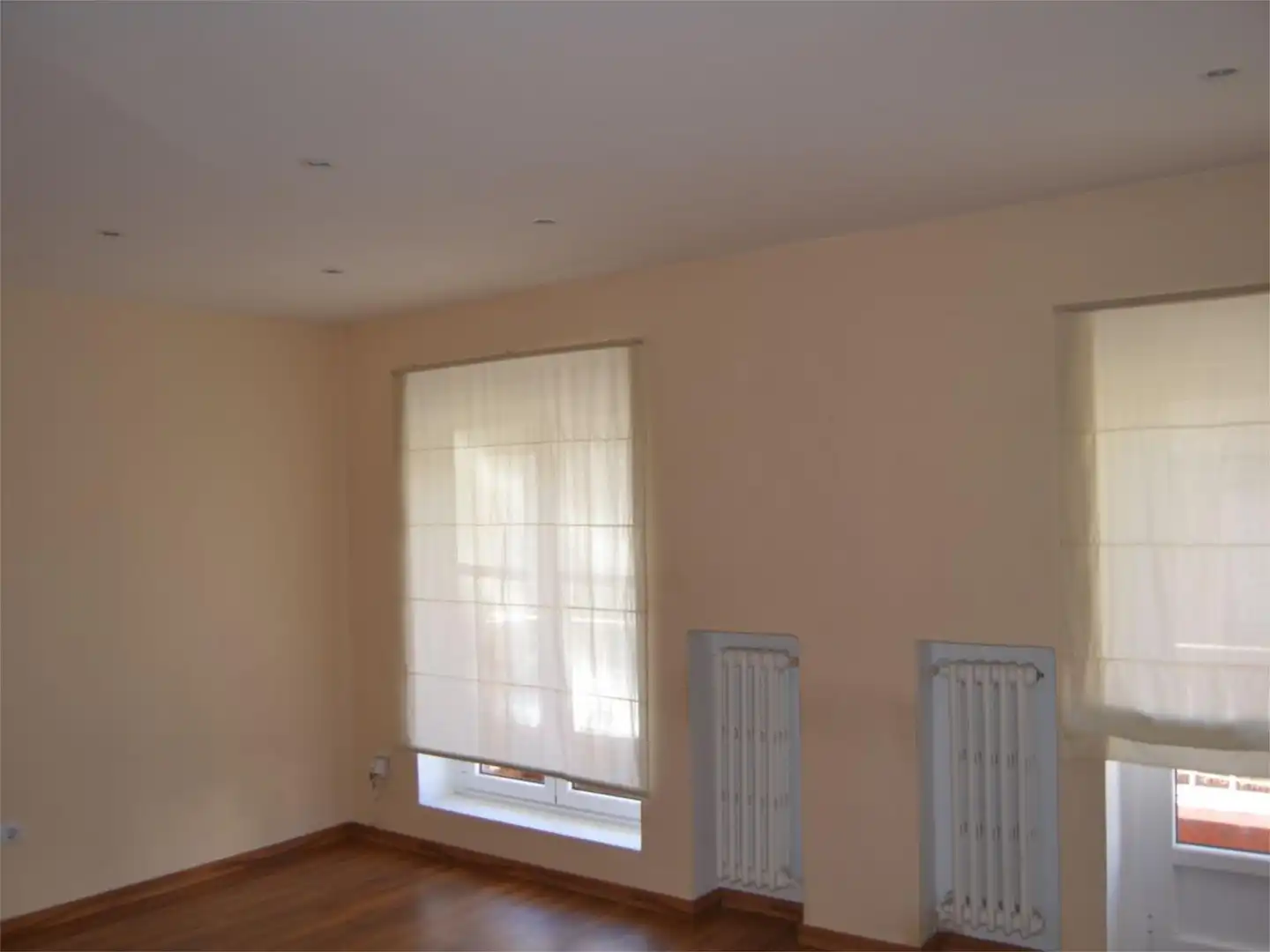 Habitación de Piso en venta en Avilés con Calefacción y Balcón