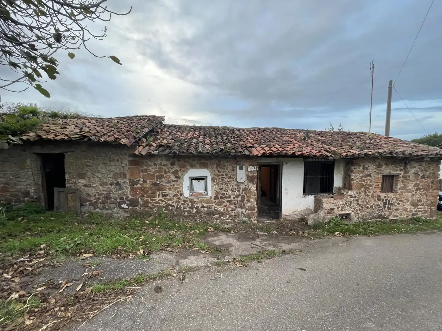 Houses for sale in Lugar Faro de Abajo, 11, Parroquias Sur - La Manjoya Exterior view of Houses for sale in Oviedo