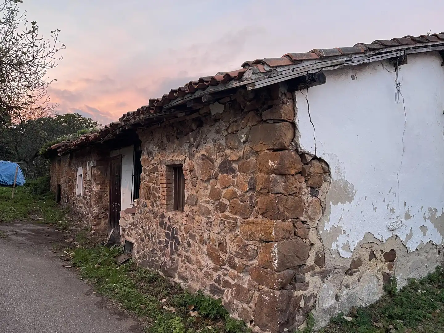 Houses for sale in Lugar Faro de Abajo, 11, Parroquias Sur - La Manjoya Exterior view of Houses for sale in Oviedo