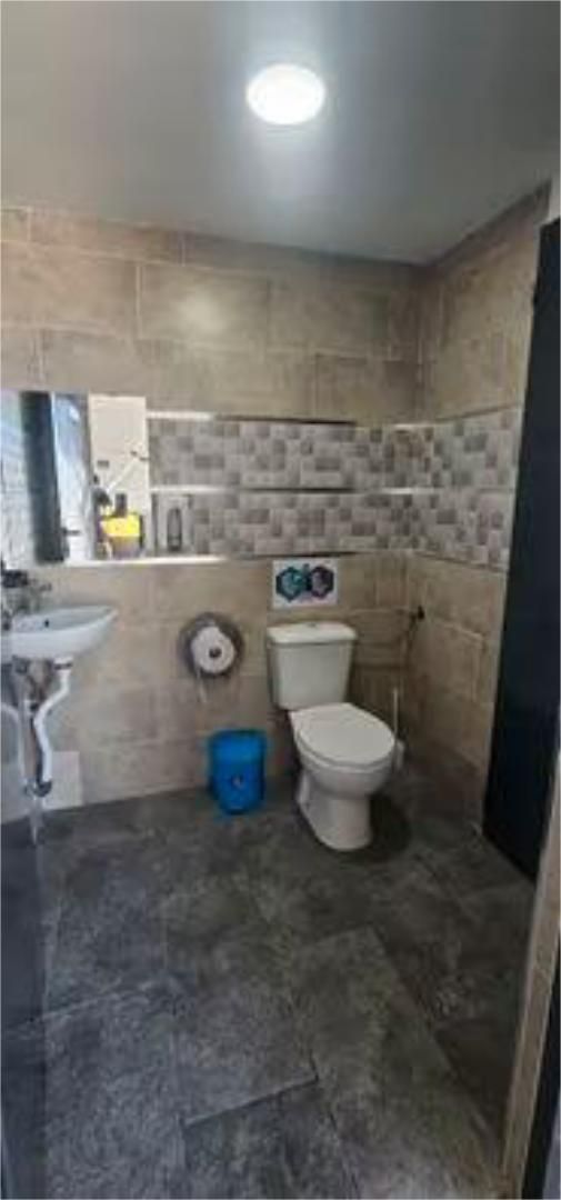 Bany de Nau industrial de lloguer en La Luisiana