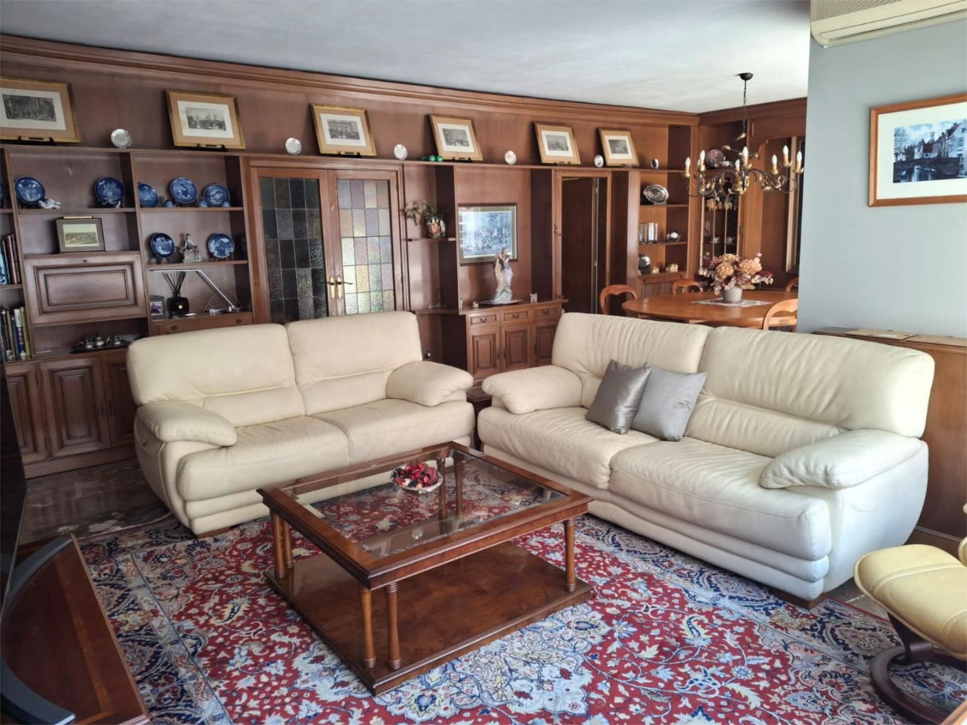 Pis en venda a El Putget i el Farró Sala d'estar de Pis en venda en Barcelona Capital amb Aire condicionat, Terrassa i Balcó