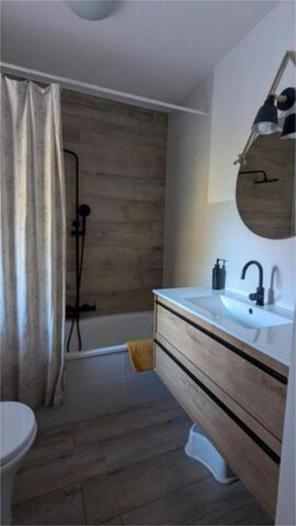 Casa adosada en venta en Los Rosales Baño de Casa adosada en venta en Ciudad Real Capital con Terraza y Trastero