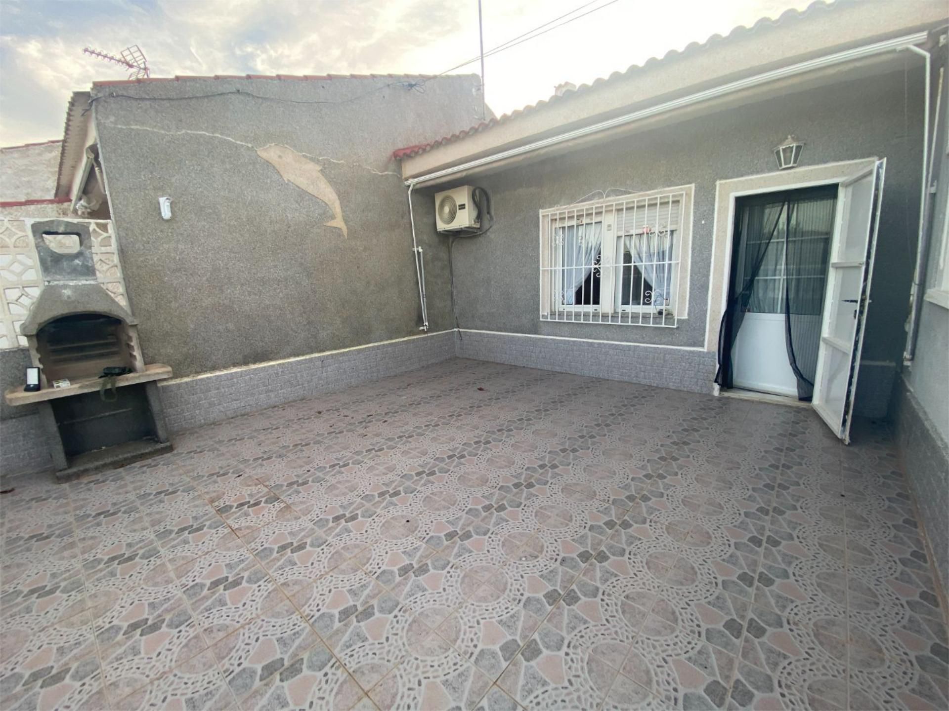 Casa adosada de lloguer a Zona Carrefour - Urbanizaciones Terrassa de Casa adosada de lloguer en Torrevieja amb Jardí privat i Moblat