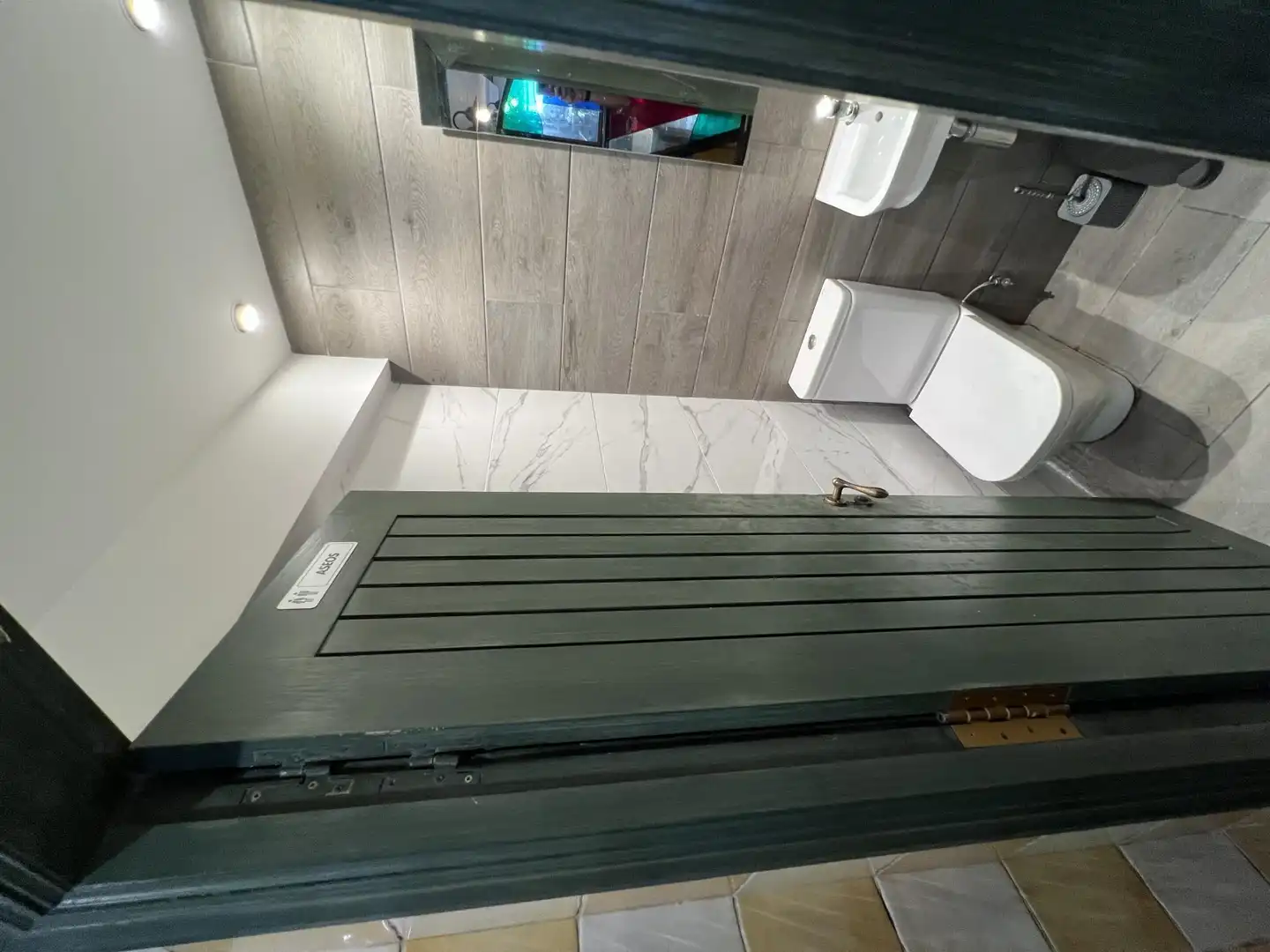 Bany de Local en venda en Bilbao  amb Aire condicionat i Calefacció