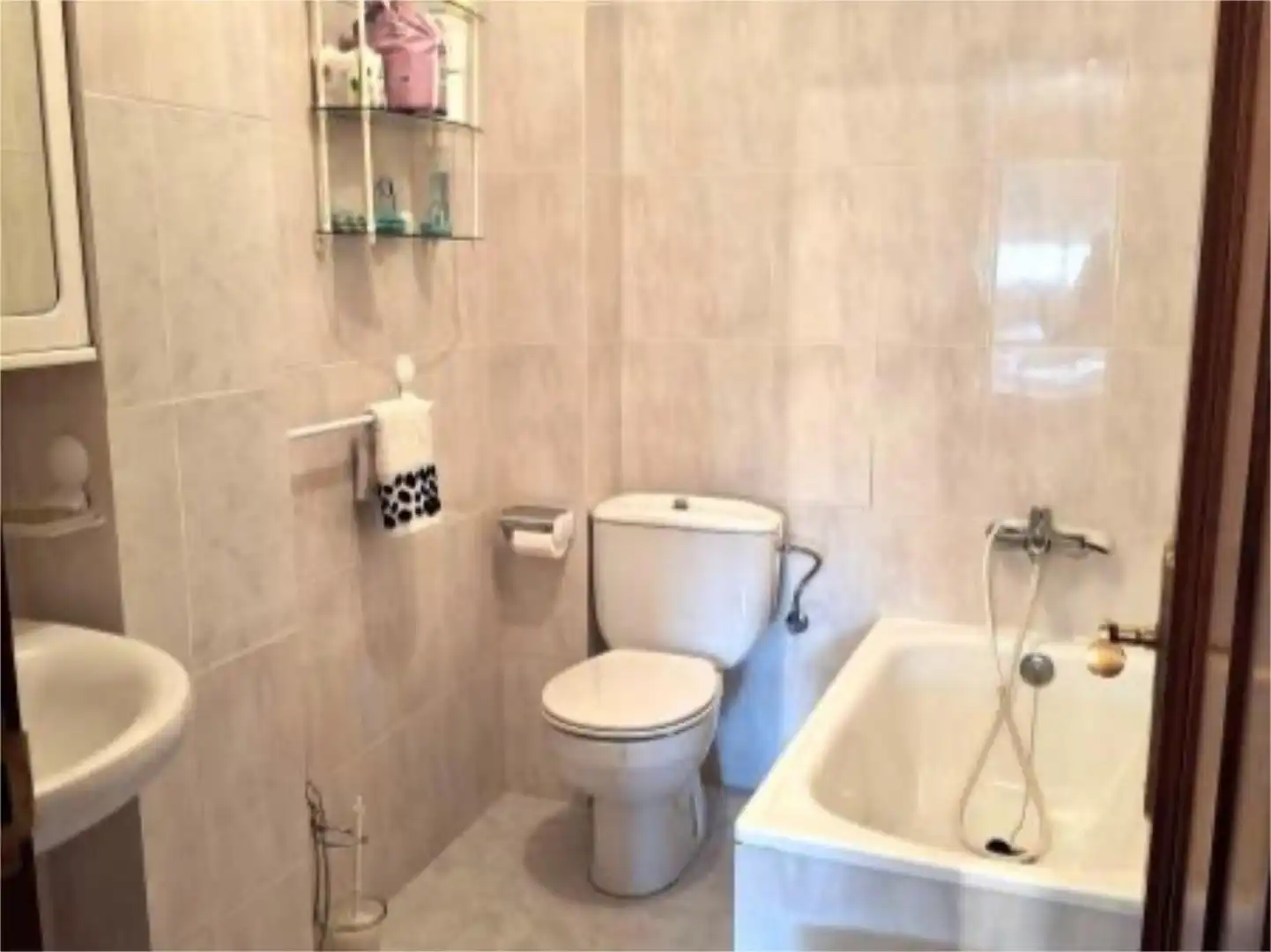 Pis en venda a Avenida da Costa, 16, O Valadouro Bany de Pis en venda en O Valadouro amb Calefacció, Parquet i Traster