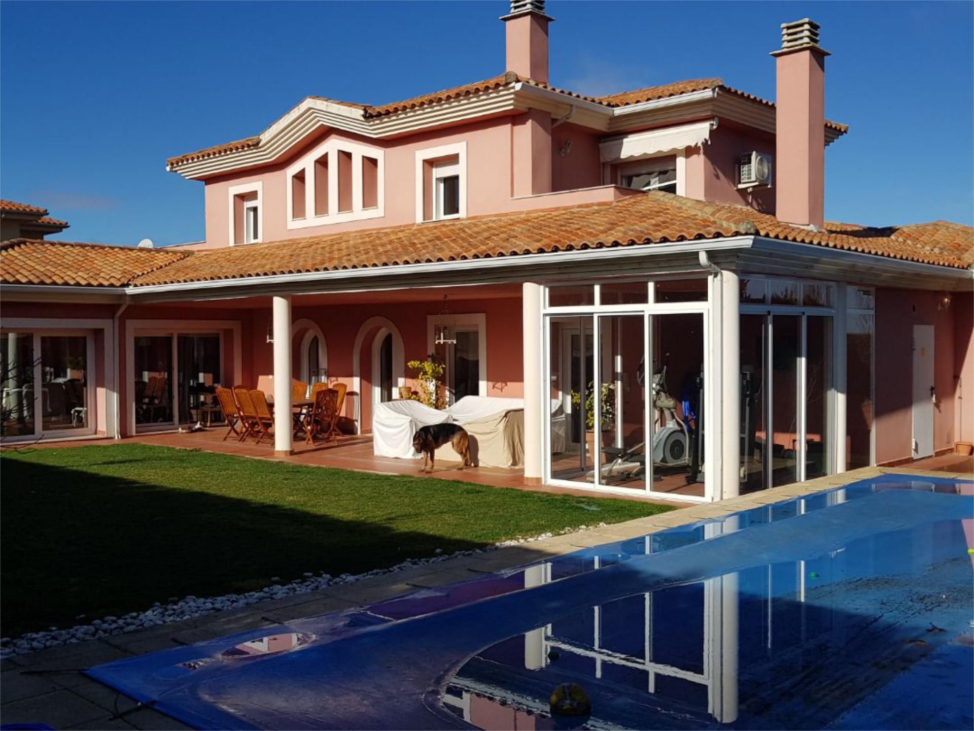 Casa o xalet en venda a Avenida de Aldebarán, 30, Santa Marta de Tormes Jardí de Casa o xalet en venda en Santa Marta de Tormes amb Aire condicionat, Terrassa i Piscina