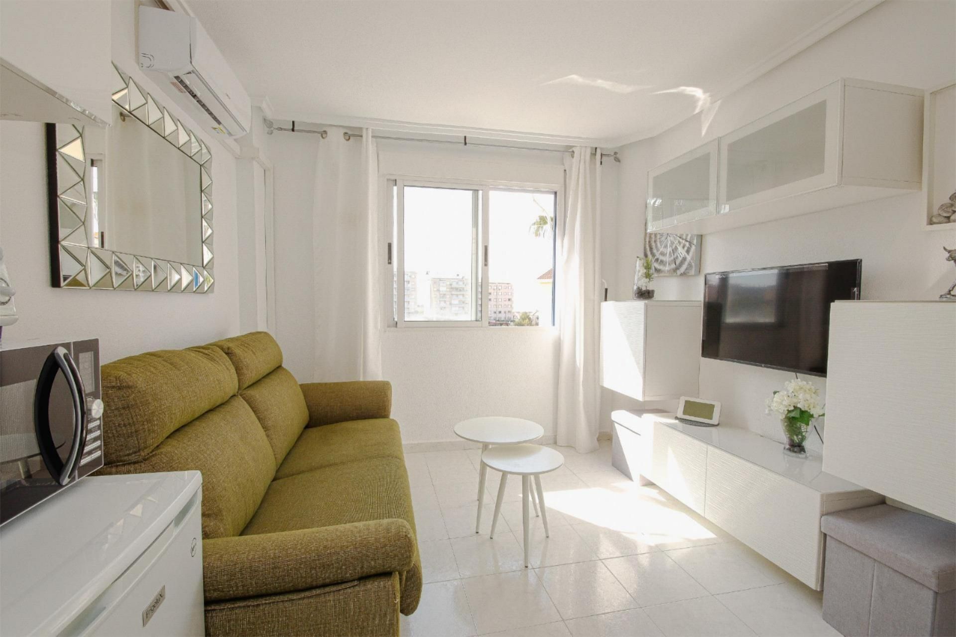 Habitación de Piso de alquiler en Torrevieja con Aire acondicionado, Calefacción y Jardín privado