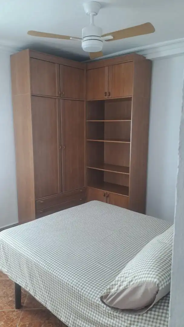 Habitación de Piso de alquiler en Sevilla con Amueblado y Parking comunitario