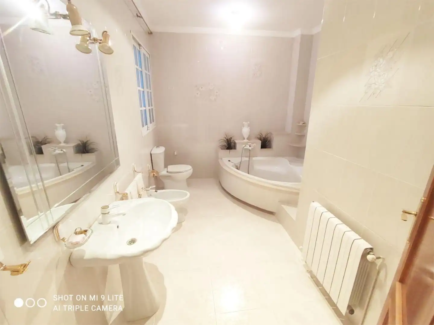 Badezimmer von Wohnung zum Verkauf in Peal de Becerro mit Klimaanlage, Heizung und Möbliert