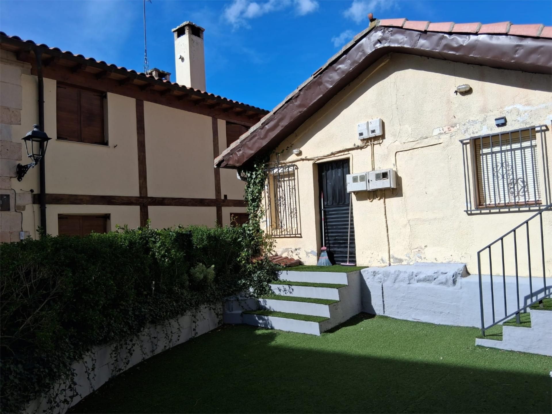 Vista exterior de Casa adosada en venda en Labastida / Bastida amb Terrassa