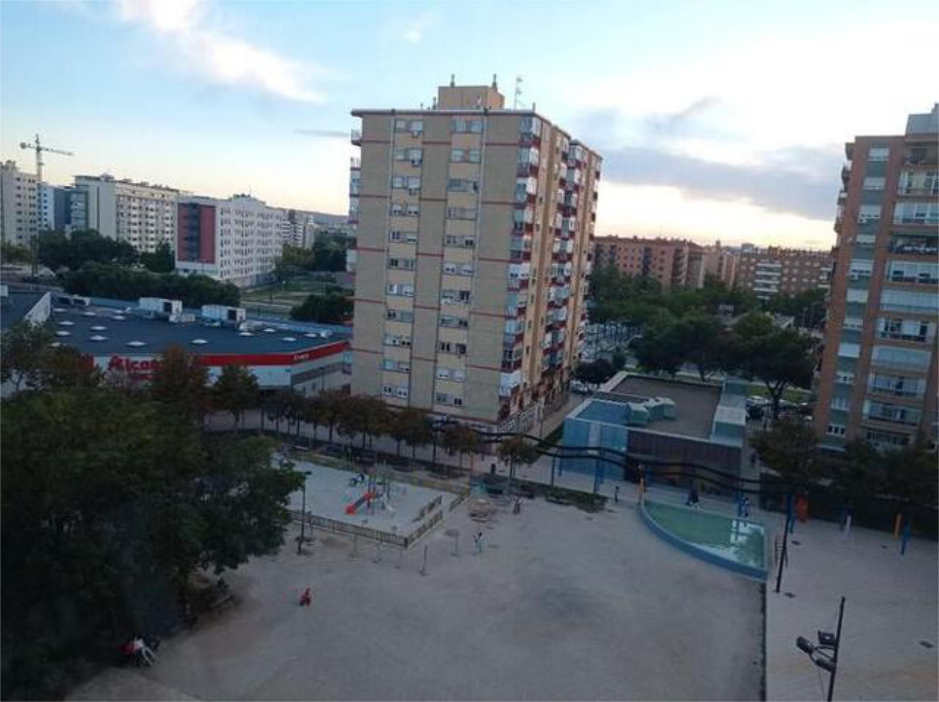 Piso en venta en La Jota Vista exterior de Piso en venta en  Zaragoza Capital con Calefacción y Terraza