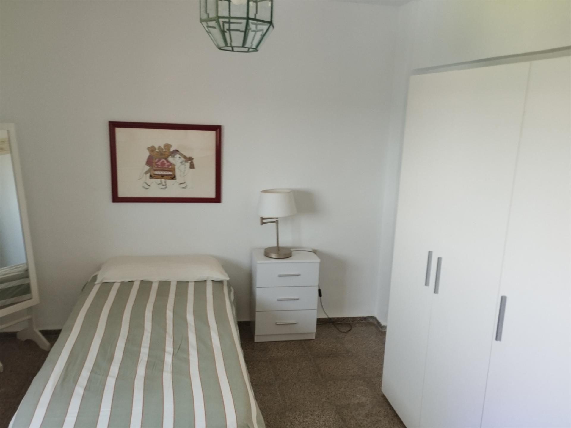 Pis per a compartir a Calle Pintor Espinosa, 16, Vista Alegre - Parque Cruz Conde Dormitori de Pis per a compartir en  Córdoba Capital amb Aire condicionat, Calefacció i Moblat